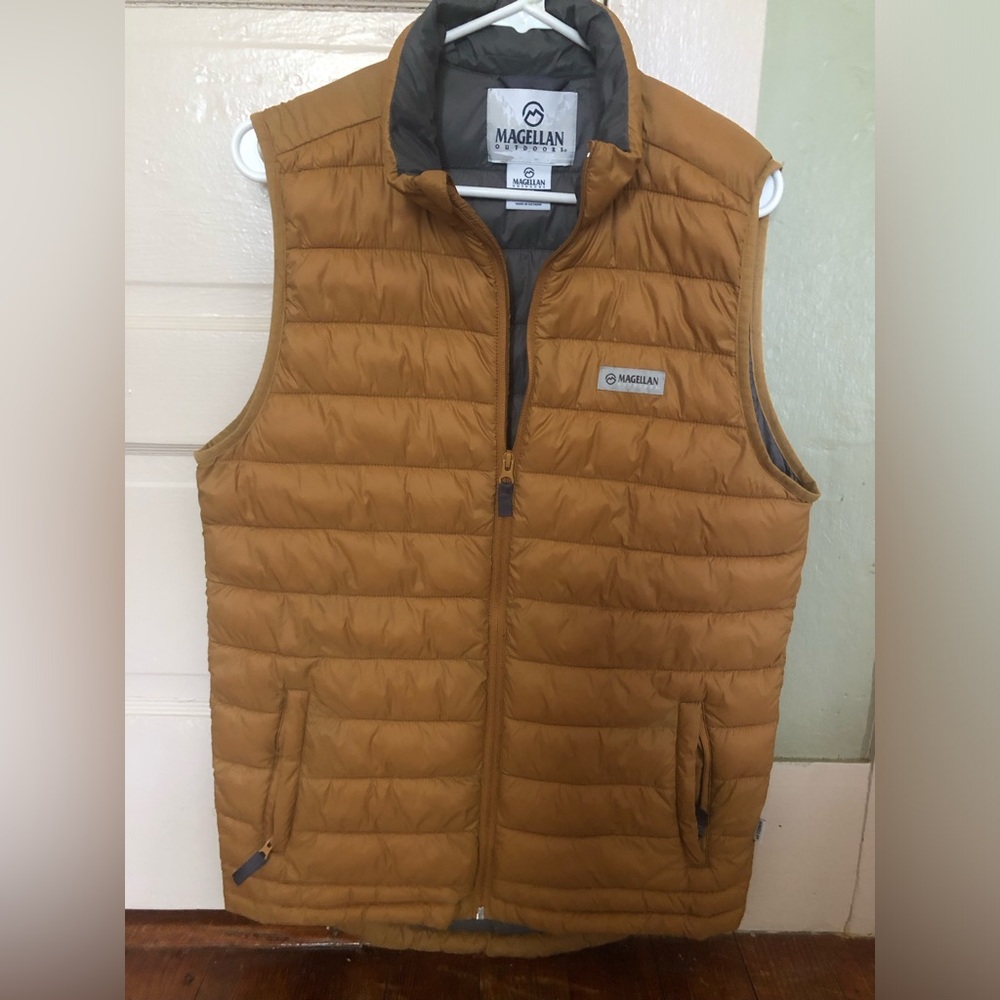 Magellan tan and gray men’s puffer vest